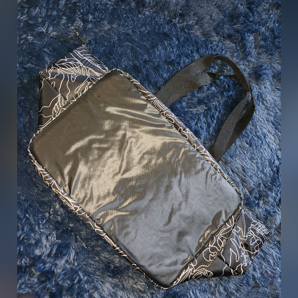 Like new Thirty one hot cold duffle bag - Picture 5 of 7